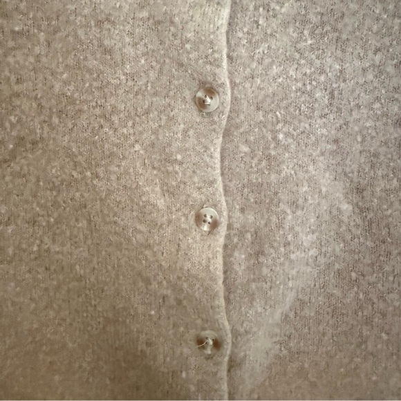 The group Babaton new lounge cardigan - Picture 7 of 14